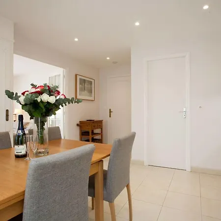 Victor Hugo Topfloor Apartman